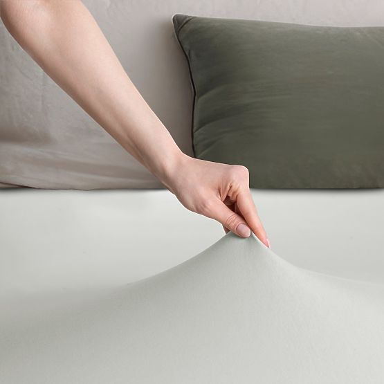 Cearșaf AMBER culoare alb stil clasic material jersey 80-90x200 DecoKing