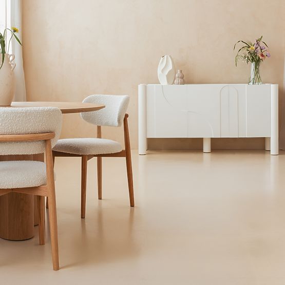 Comodă cu trei uși Lunaria cu fațadă frezată, albă