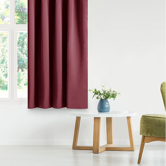 Draperie RESTILO BLACKOUT culoare roșie, șnur de strângere, stil clasic, inele argintii, material b