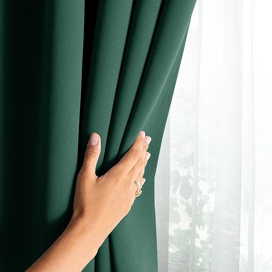 Draperie RESTILO BLACKOUT culoare verde sticlă, stil clasic, inele argintii