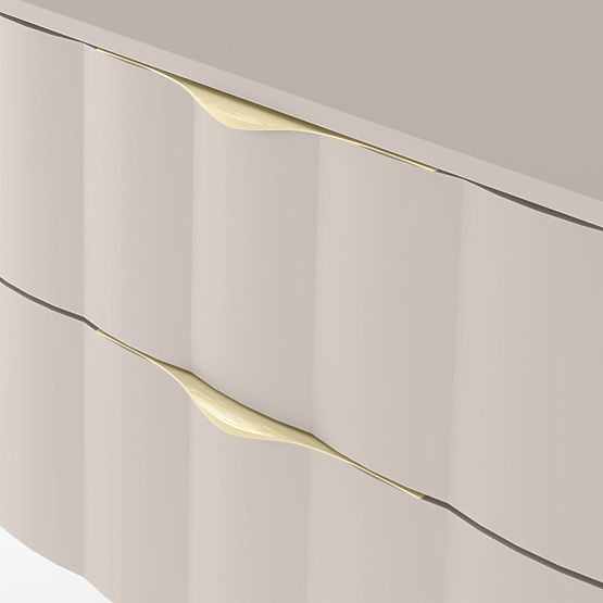 Dulap sub chiuvetă Omi 80 cm, panou frontal ondulat, mânere aurii, bej cașmir
