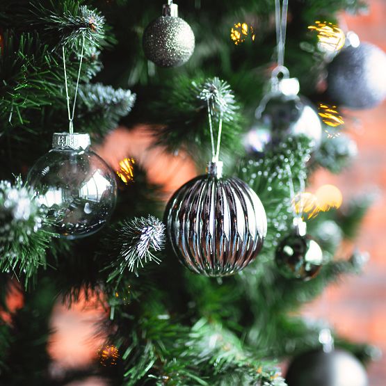 GLOBURI DE CRĂCIUN ARGINTII 36 BUC 311433C