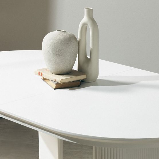 Masa extensibilă Audrey 160-240 cm, ovală, albă, cu caneluri, forme rotunjite