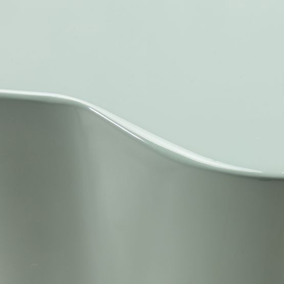 Măsuță laterală Bow 49 cm, salvie, lucioasă, forme rotunjite