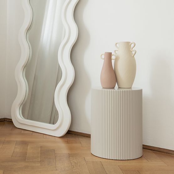 Măsuță laterală Ermanno, 35 cm, gri-bej, cu caneluri