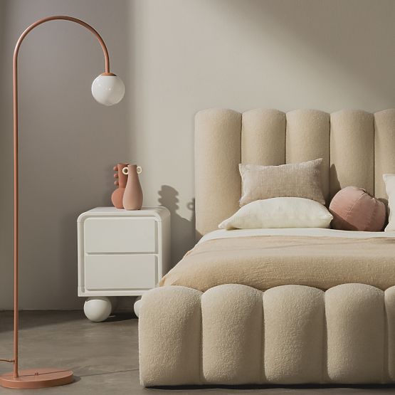 Noptieră Lauria albă, rotunjită, picioare bilă