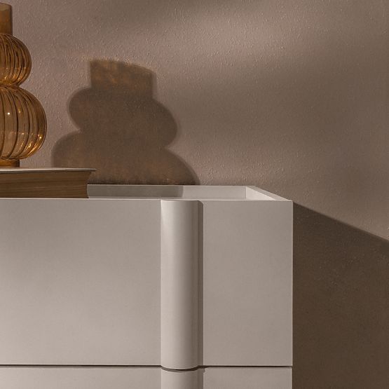 Noptieră Moss în nuanță de cașmir, rotunjită