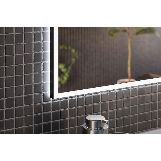 Oglindă LED în ramă