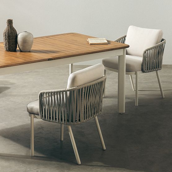 Set de grădină Porticato, masă extensibilă 211-300 cm + 4 scaune, lemn de salcâm FSC, aspect de tec