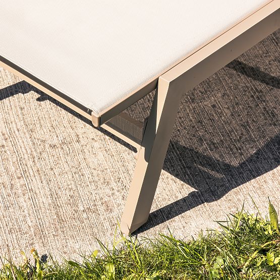 Șezlong de grădină Shelly reglabil, din aluminiu, bej