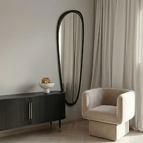 Oglindă suspendată în ramă de lemn Sogno 60x165 cm, formă neregulată, neagră